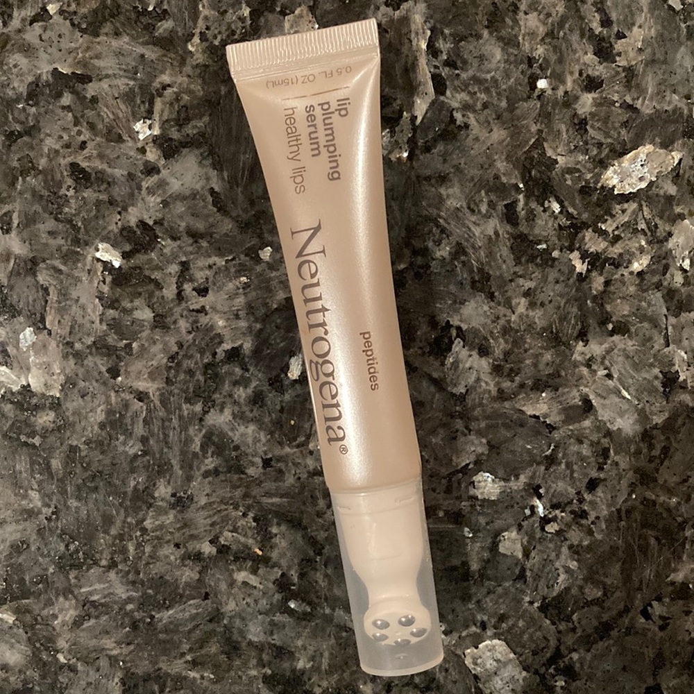 ⚜️Neutrogena’s Healthy Lips Lip Plumping Serum!